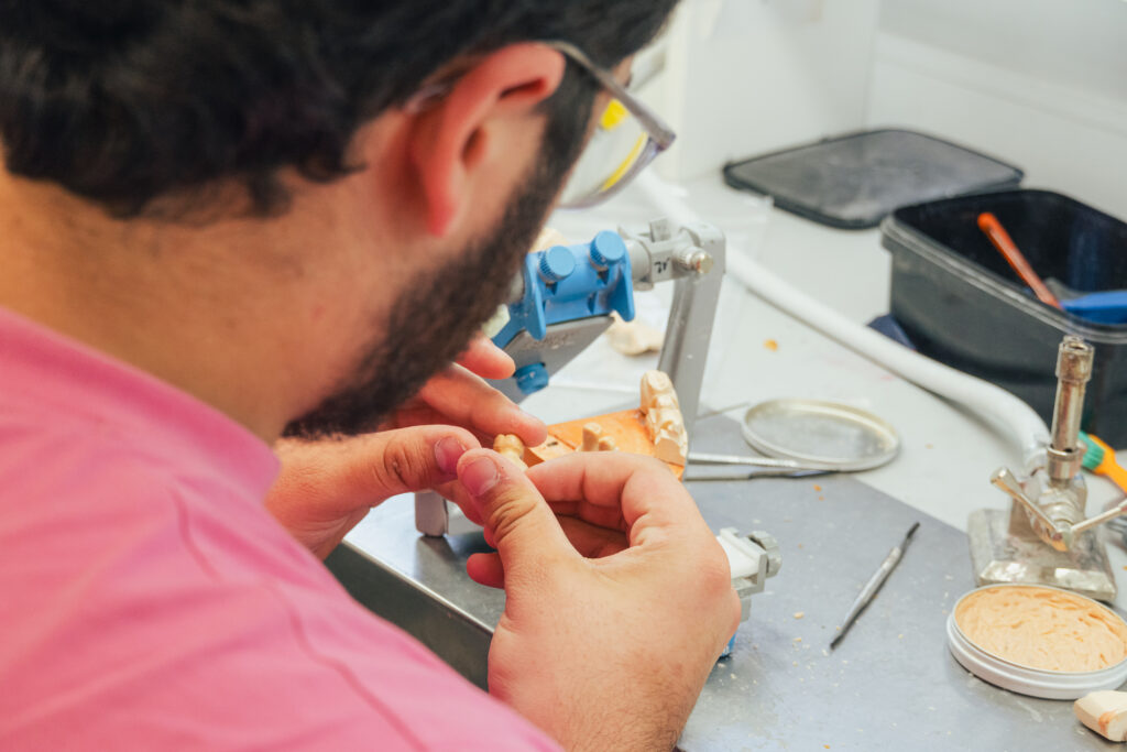 reconversion professionnelle prothésiste dentaire
